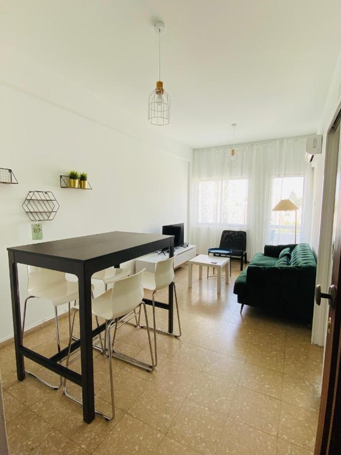 Simple One Bedroom Flat In Engomi Экстерьер фото